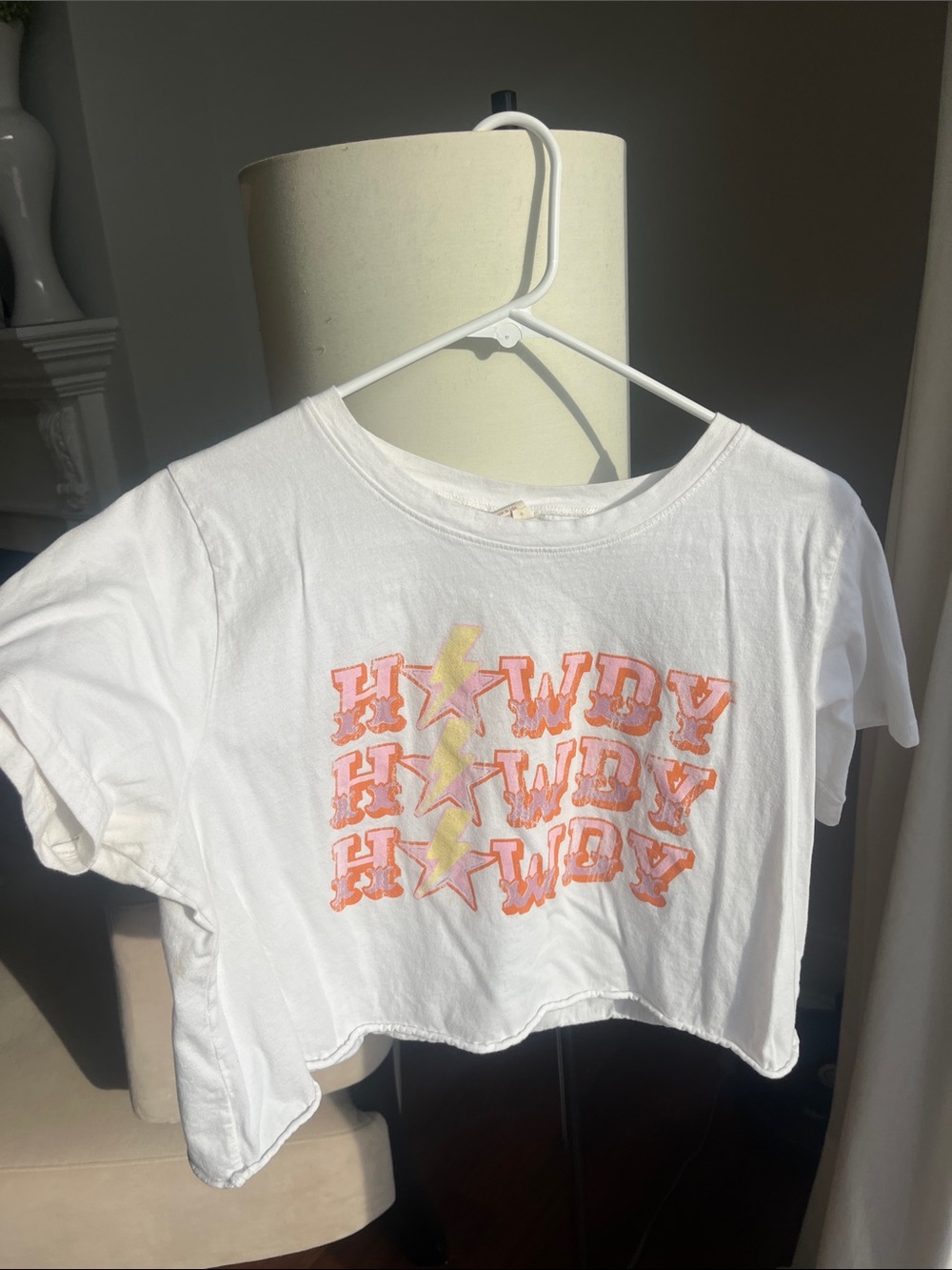 Altar’d State 'Howdy' Graphic Cropped Tee